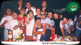 Encontro dos Mamonas Assassinas com os Tit�s nos bastidores do festival de 10 anos da R�dio 89 FM, no Anhembi, em 02/12/1995. - Ralado Mamonas