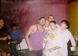 Mamonas Assassinas com f�s no Quorums Chopp, em Bauru / SP, em 09/09/1995. - Herold Bruno e Waleria Ferreira