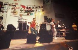 Show dos Mamonas Assassinas no Gin�sio Municipal de Crici�ma / SC, em 19/11/1995. - Alexandra Fortunato Cabral e Joseane Dorneles