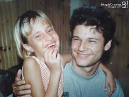 Dinho com Adrielle no camarim na Fapidra, em Dracena / SP, em 10/01/1996. Foto: Acervos citados coletivamente pelo Blog de Dracena. - Acervos citados coletivamente pelo Blog de Dracena: Deninha Lessa, Zezinho Garcia, P�mela Cenedesi, Adrielle Cavalari, Renato Prado, C�lia Alves, Marcos Mendes, Rodrigo Miyagui, Mariana Crepaldi e C�ssia Peppolin. Autoria individual n�o discriminada para todas as fotos.