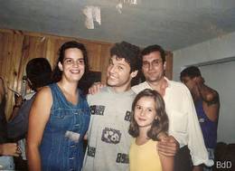 Dinho com Mariana, Patr�cia e Jaime na Fapidra, em Dracena / SP, em 10/01/1996. Foto: Acervos citados coletivamente pelo Blog de Dracena. - Acervos citados coletivamente pelo Blog de Dracena: Deninha Lessa, Zezinho Garcia, P�mela Cenedesi, Adrielle Cavalari, Renato Prado, C�lia Alves, Marcos Mendes, Rodrigo Miyagui, Mariana Crepaldi e C�ssia Peppolin. Autoria individual n�o discriminada para todas as fotos.