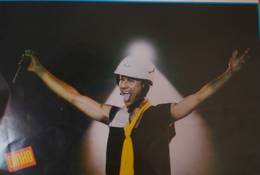 Dinho de capacete e gravata amarela durante o �ltimo show, no Est�dio Man� Garrincha, em Bras�lia / DF, em 02/03/1996. - reprodu��o de material impresso; autoria e publica��o n�o identificadas