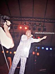 Dinho durante o show no Est�dio do Trabalhador, em Resende / RJ, em 12/01/1996. - F� Clube Bento Hinoto (marca na imagem)