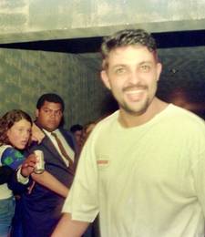 Samuel Reoli em registro de bastidores da turn�.